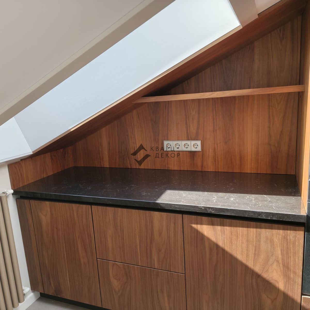 Столешница из кварцевого агломерата Vicostone Java Noir BQ 8812