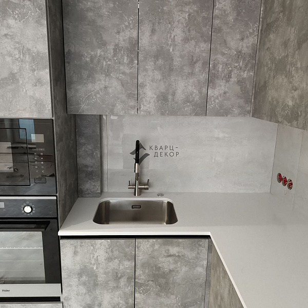 Столешница из кварцевого агломерата Vicostone BQ 10
